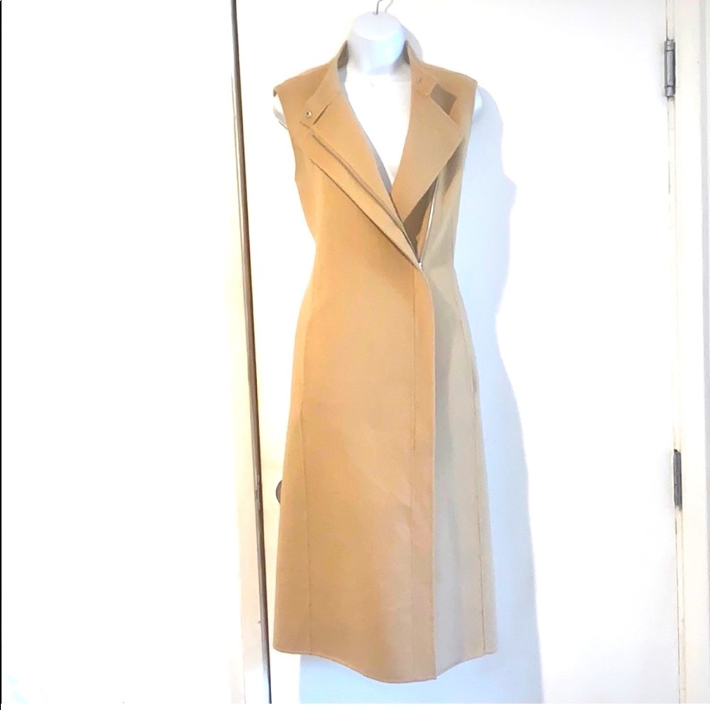 BCBGMXAZRIA camel  sleeveless coat